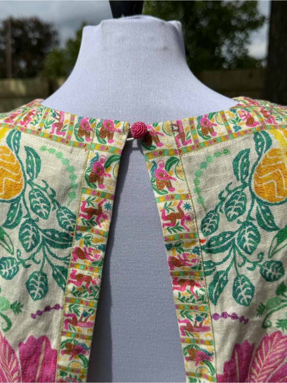 FARM Rio Tropical Sleeveless Blouse, Scalloped Embroidered trim, Open back Sz M - Picture 5 of 8
